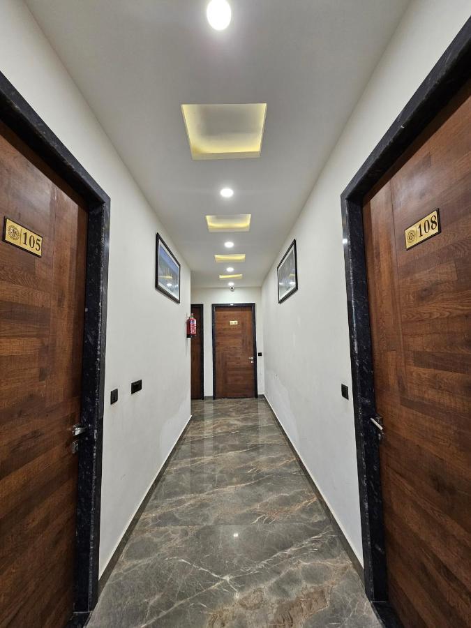 Rbs Hotel And Lawn Ayodhya Buitenkant foto