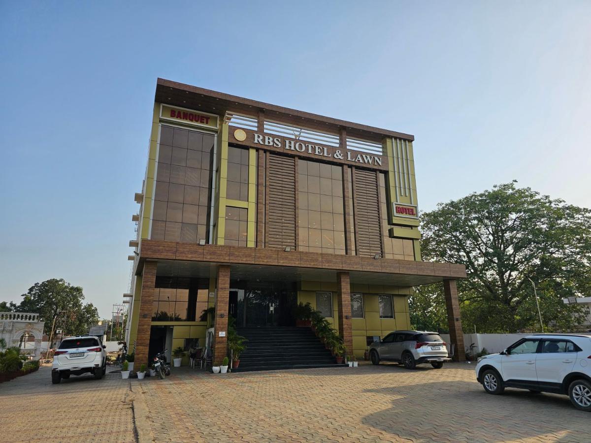 Rbs Hotel And Lawn Ayodhya Buitenkant foto